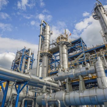refinery-tower-in-petrochemical-plant-1020x574